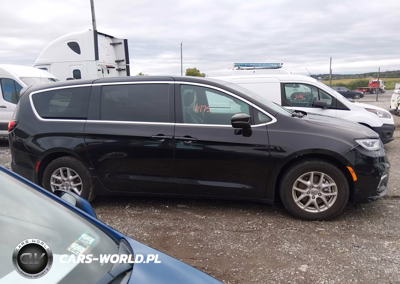 2025 Chrysler Pacifica Select VIN:2C4RC1BG3SR506560 - 13