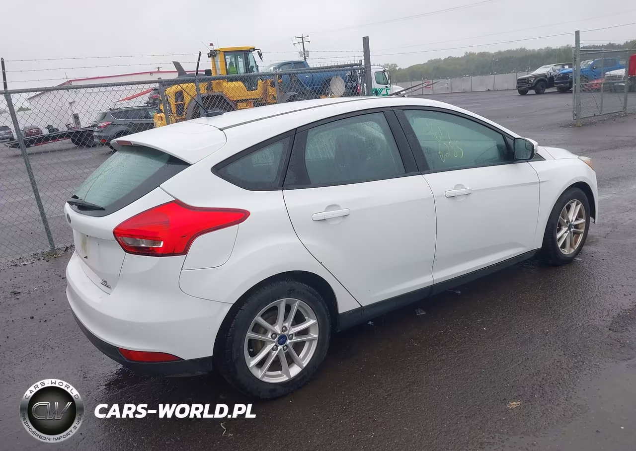 2016 Ford Focus Se VIN:1FADP3K27GL338474 - 4