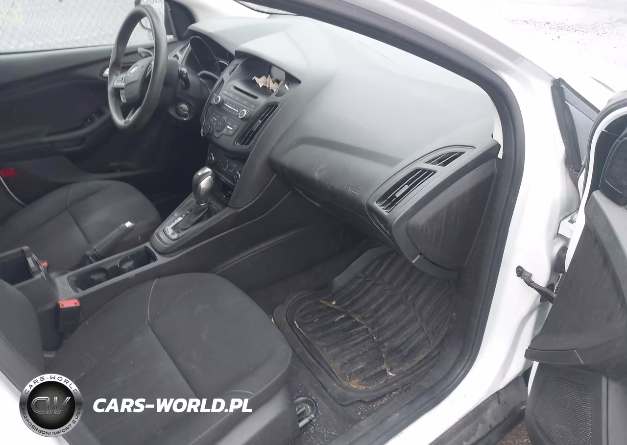 2016 Ford Focus Se VIN:1FADP3K27GL338474 - 5