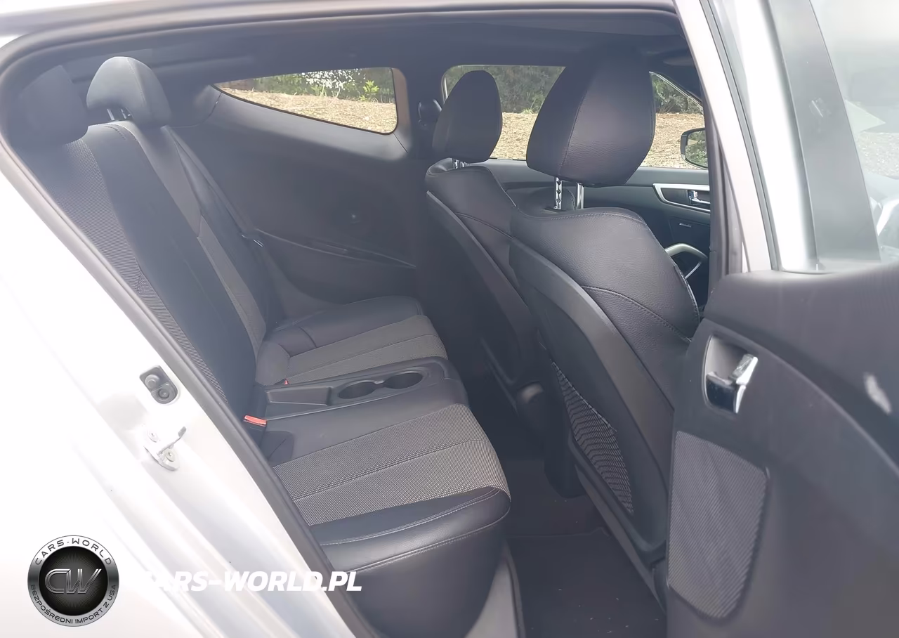 2016 Hyundai Veloster VIN:KMHTC6AD7GU269717 - 8