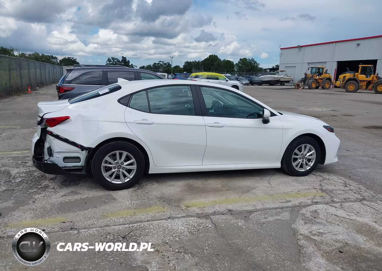 2025 Toyota Camry Le VIN:4T1DAACK8SU141293 - 13