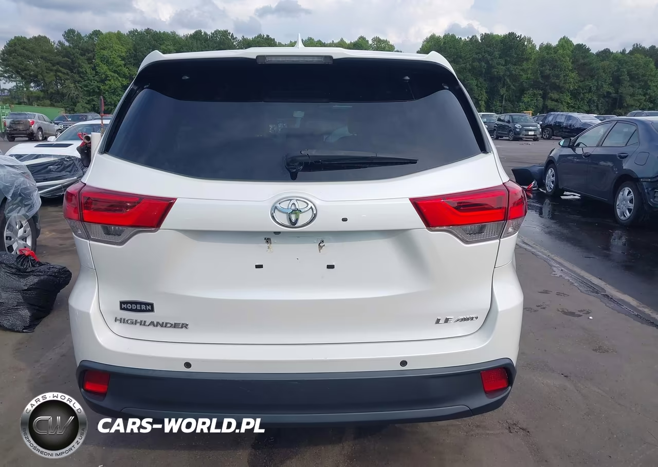 2018 Toyota Highlander Le Plus VIN:5TDBZRFH1JS909525 - 17