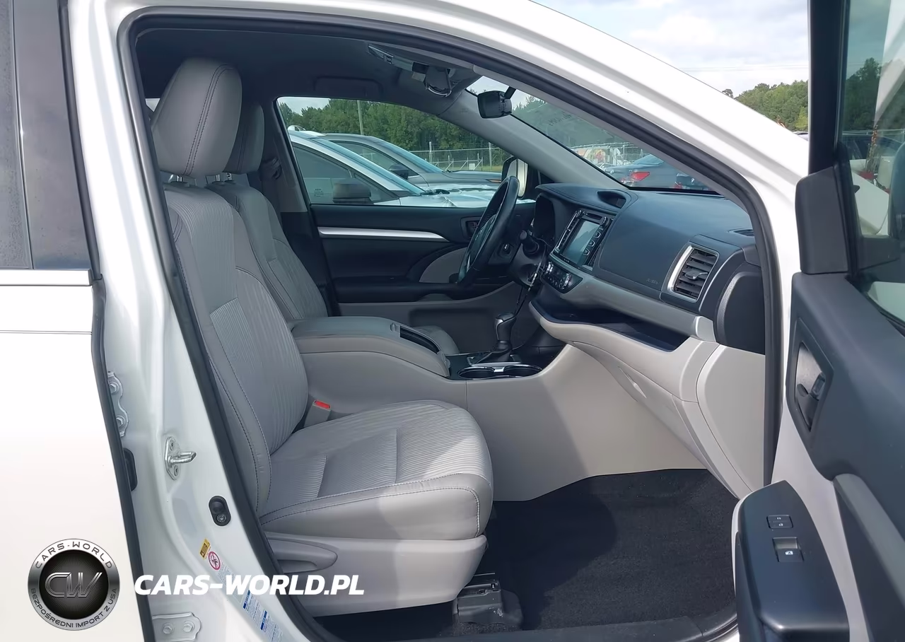 2018 Toyota Highlander Le Plus VIN:5TDBZRFH1JS909525 - 5