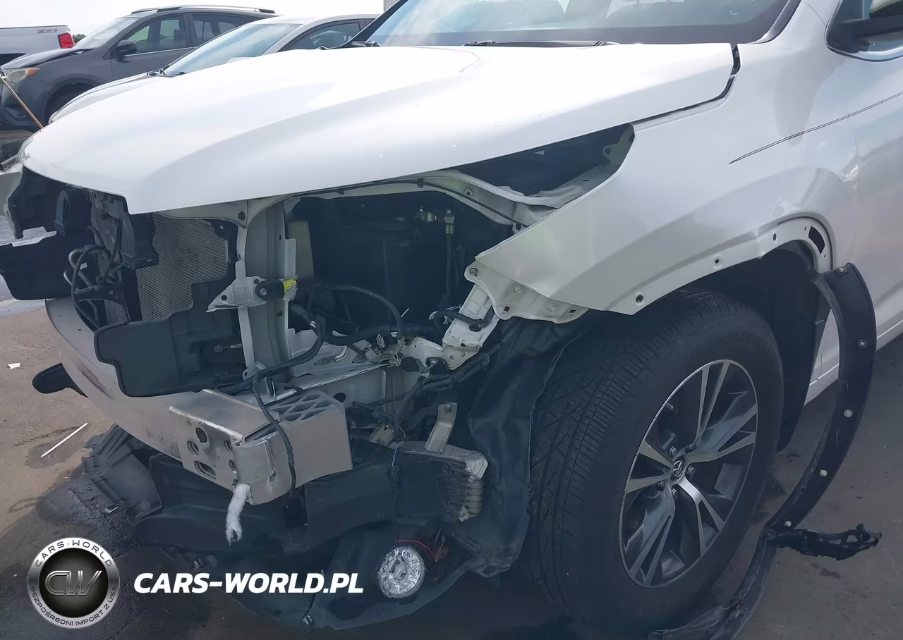 2018 Toyota Highlander Le Plus VIN:5TDBZRFH1JS909525 - 6