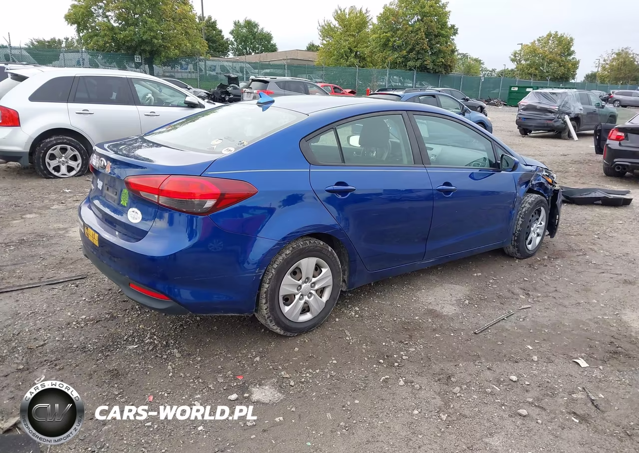 2018 Kia Forte Lx VIN:3KPFK4A7XJE228037 - 4