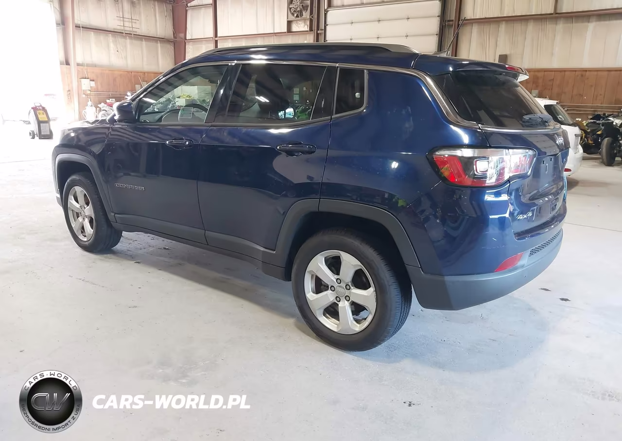 2019 Jeep Compass Latitude 4X4 VIN:3C4NJDBBXKT597396 - 3