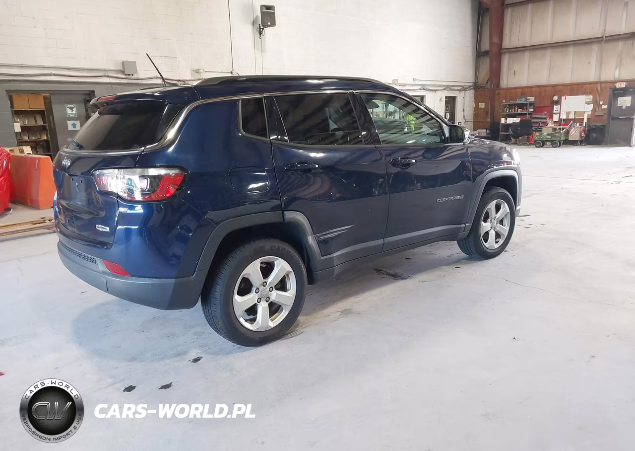 2019 Jeep Compass Latitude 4X4 VIN:3C4NJDBBXKT597396 - 4