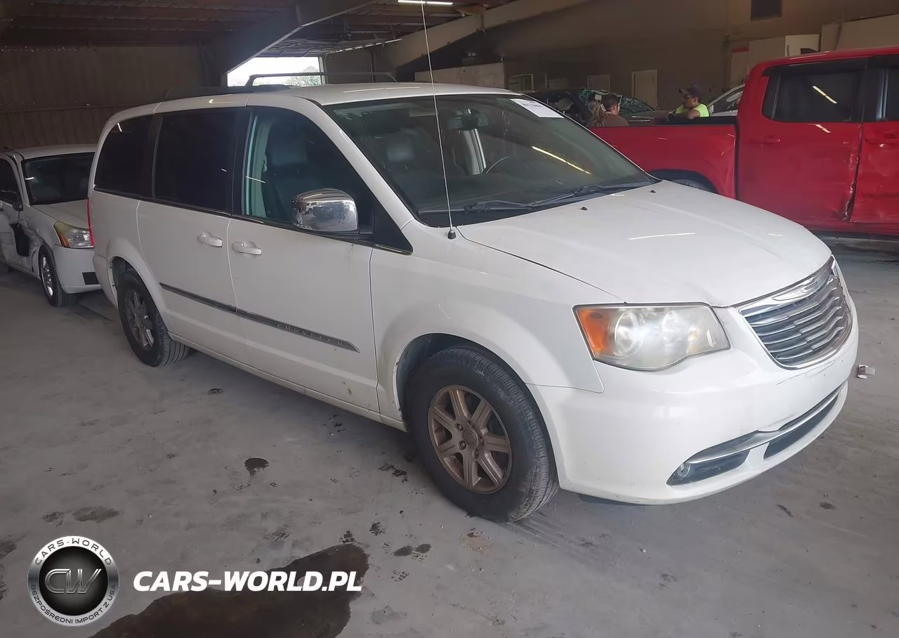2011 Chrysler Town & Country Touring-L – zdjęcie 1 z 12