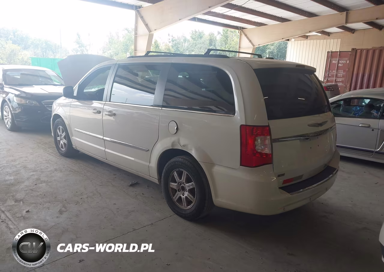 2011 Chrysler Town & Country Touring-L VIN:2A4RR8DG4BR690017 - 3