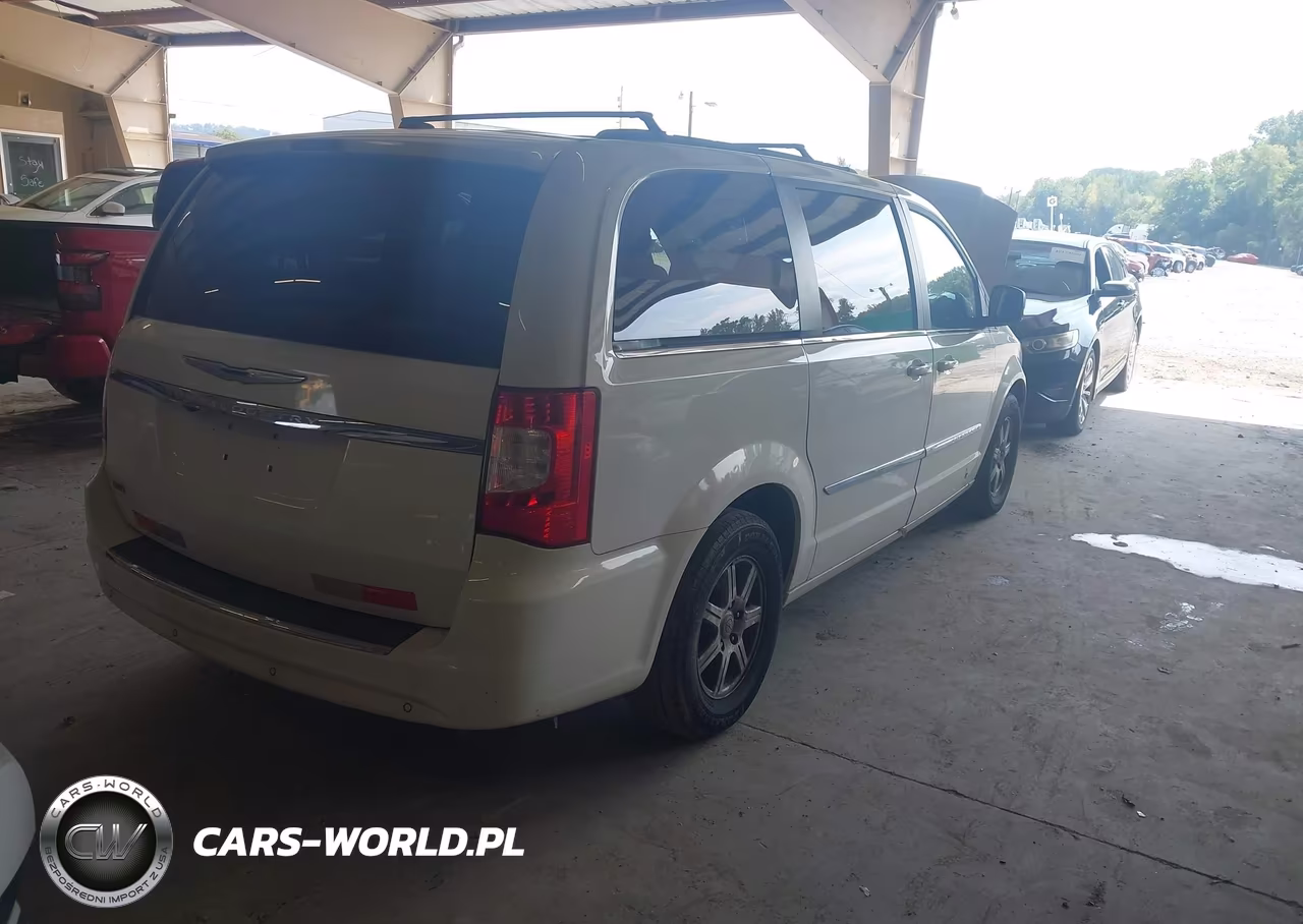 2011 Chrysler Town & Country Touring-L VIN:2A4RR8DG4BR690017 - 4
