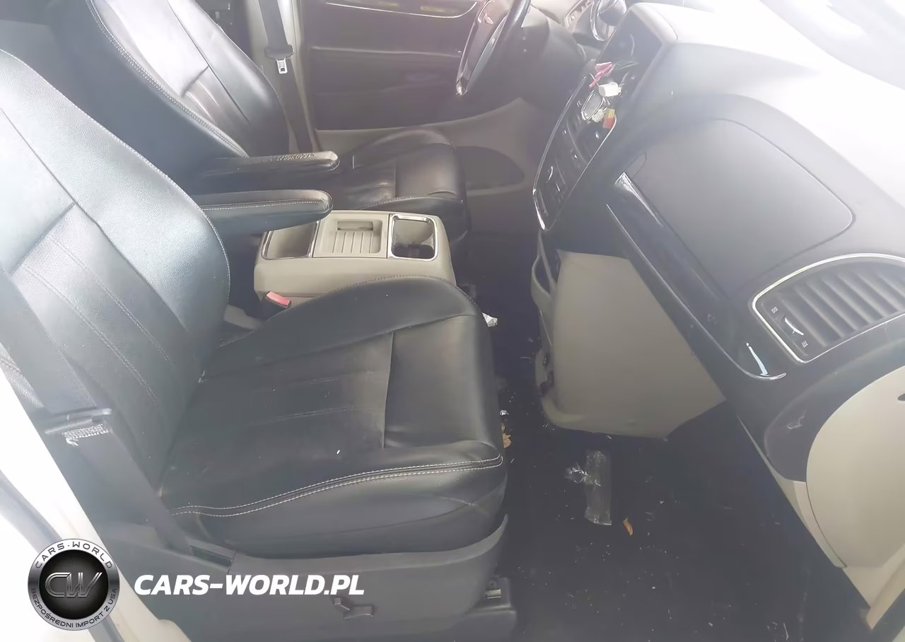 2011 Chrysler Town & Country Touring-L VIN:2A4RR8DG4BR690017 - 5