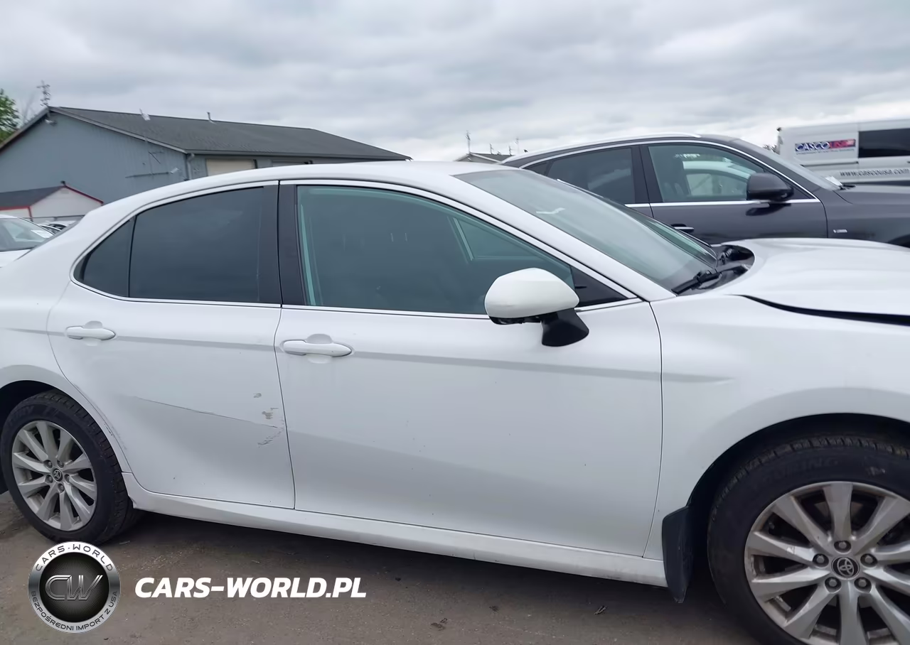 2020 Toyota Camry Le VIN:4T1C11AK6LU956950 - 14