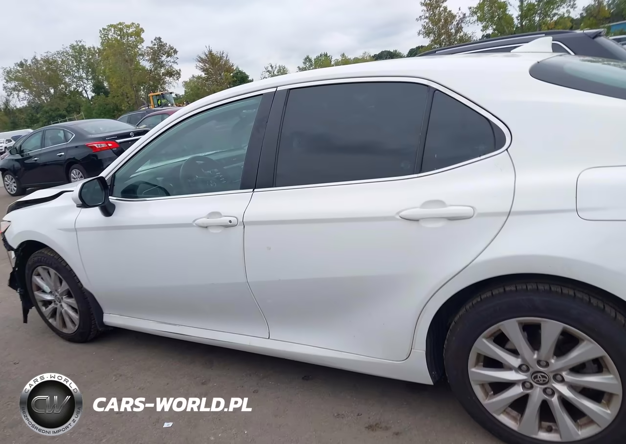 2020 Toyota Camry Le VIN:4T1C11AK6LU956950 - 15