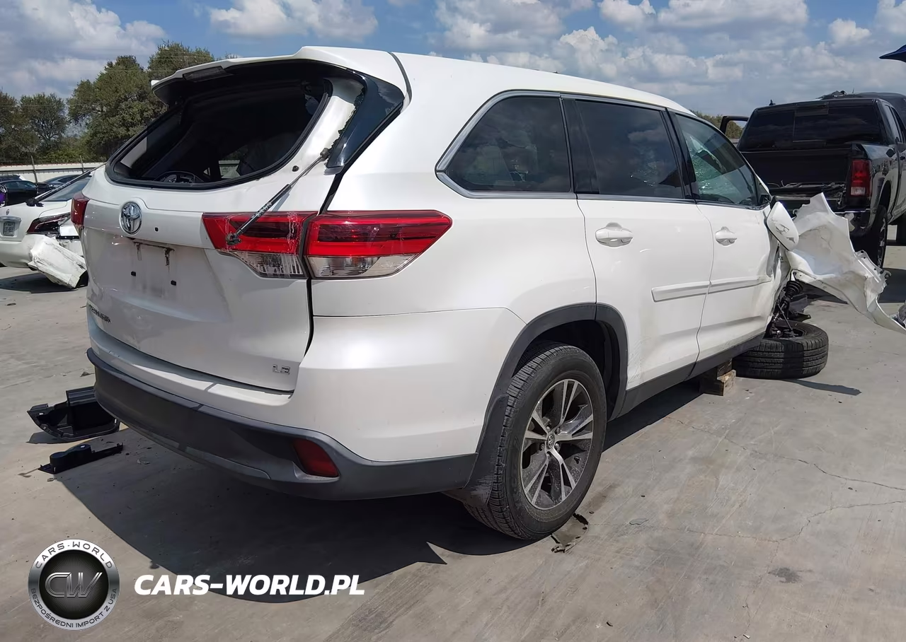 2019 Toyota Highlander Le Plus VIN:5TDZZRFH3KS361513 - 4