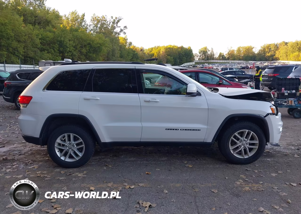 2017 Jeep Grand Cherokee Laredo 4X4 VIN:1C4RJFAG7HC620423 - 13