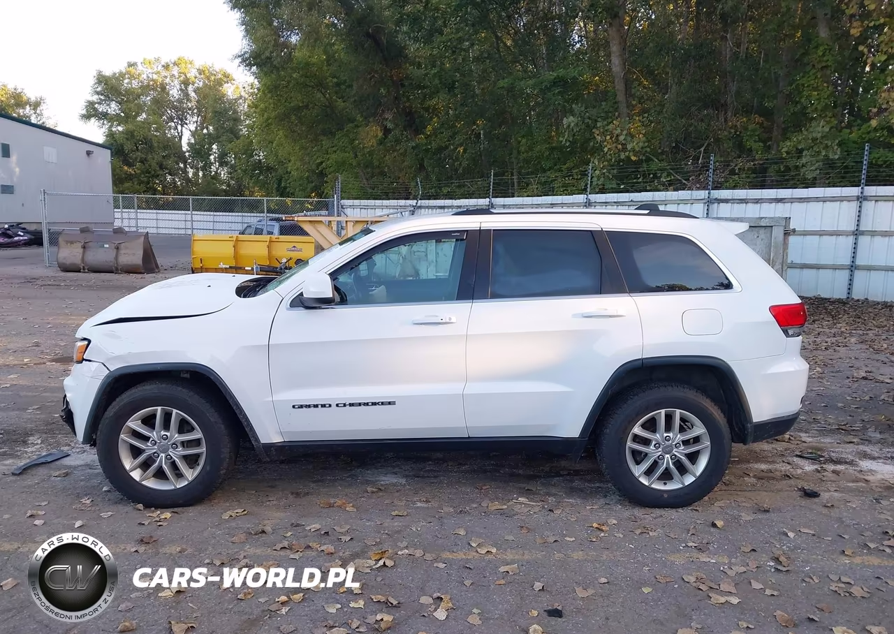 2017 Jeep Grand Cherokee Laredo 4X4 VIN:1C4RJFAG7HC620423 - 14