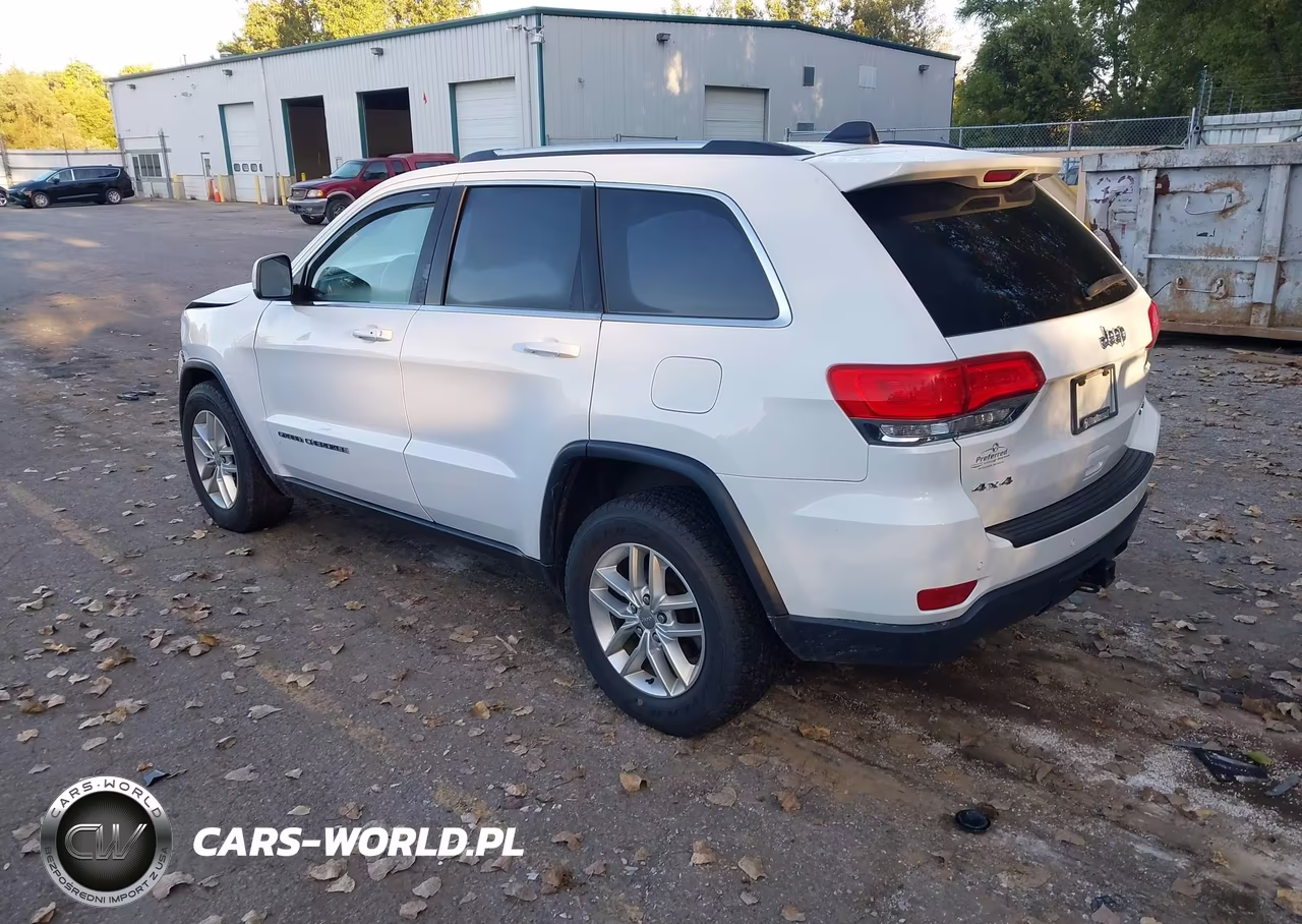 2017 Jeep Grand Cherokee Laredo 4X4 VIN:1C4RJFAG7HC620423 - 3