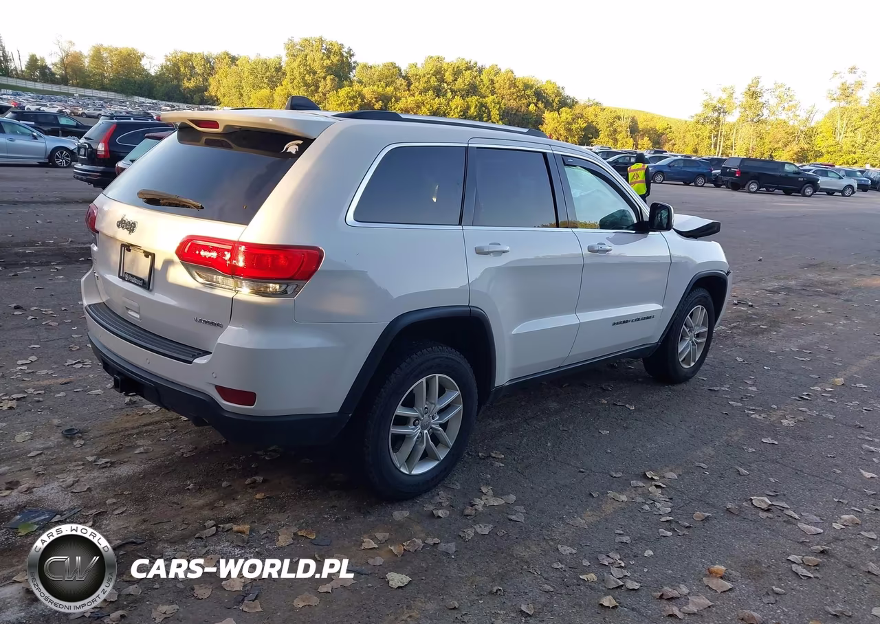 2017 Jeep Grand Cherokee Laredo 4X4 VIN:1C4RJFAG7HC620423 - 4