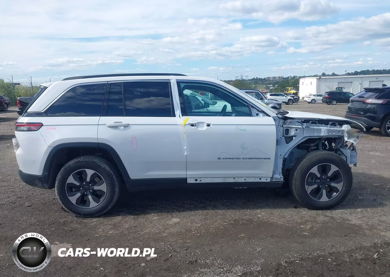 2024 Jeep Grand Cherokee 4Xe VIN:1C4RJYB6XRC114362 - 13