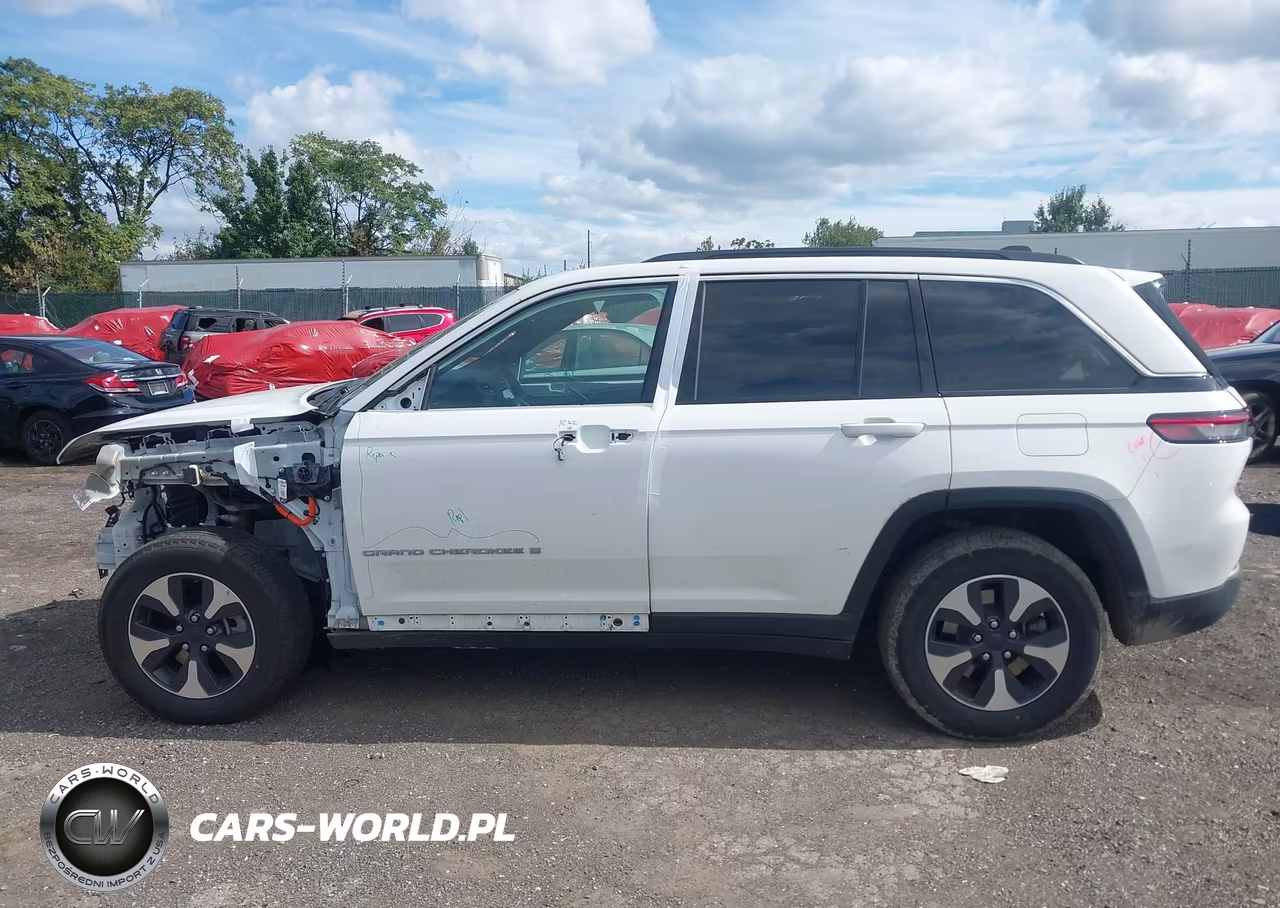 2024 Jeep Grand Cherokee 4Xe VIN:1C4RJYB6XRC114362 - 14