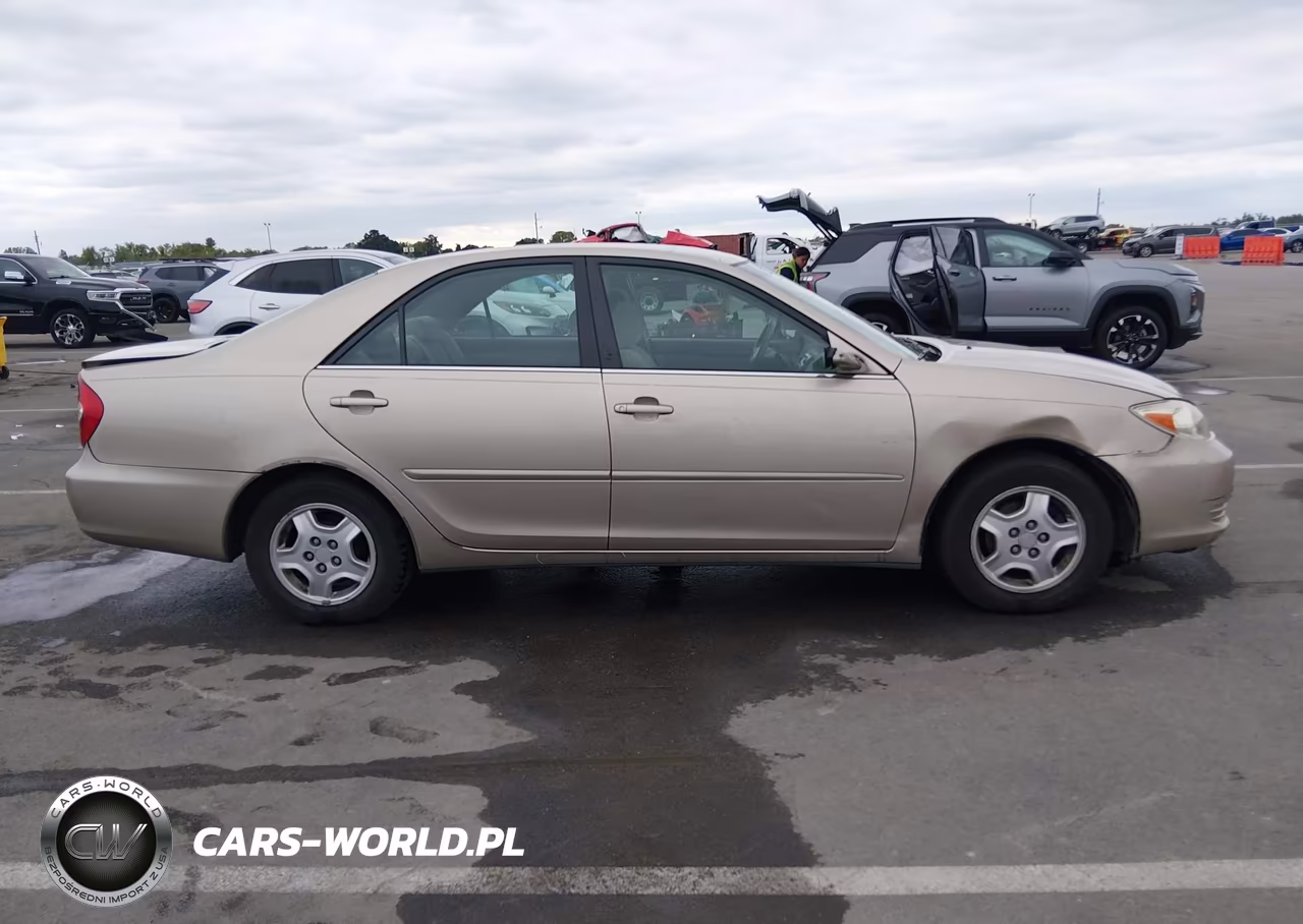 2002 Toyota Camry Le VIN:4T1BE32K42U010614 - 12