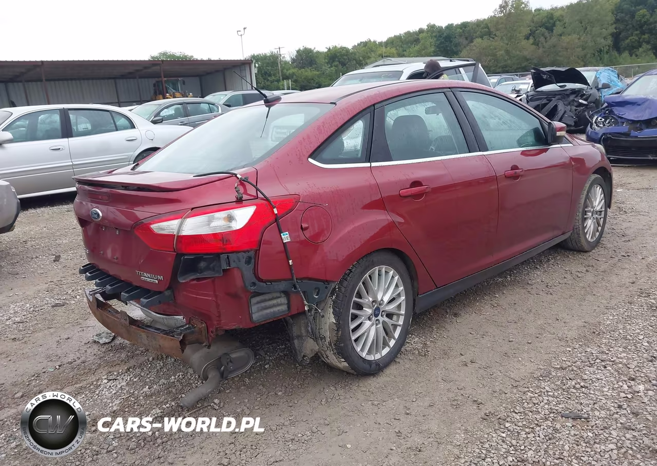 2014 Ford Focus Titanium VIN:1FADP3J21EL438763 - 4