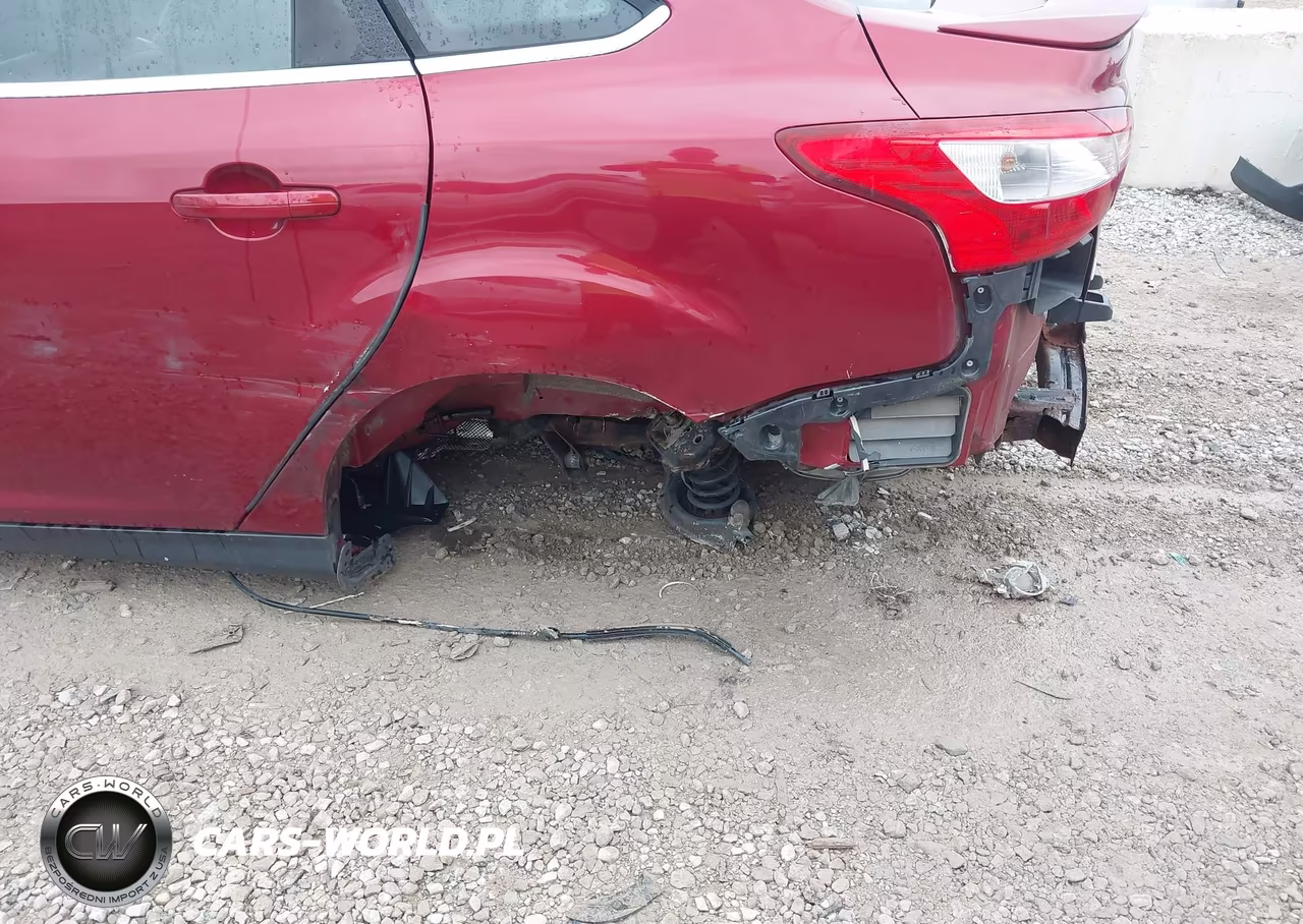 2014 Ford Focus Titanium VIN:1FADP3J21EL438763 - 6