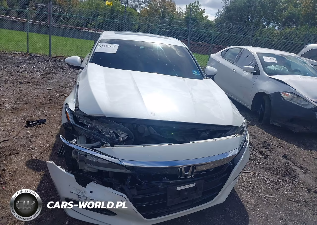 2018 Honda Accord Touring VIN:1HGCV1F96JA047007 - 11