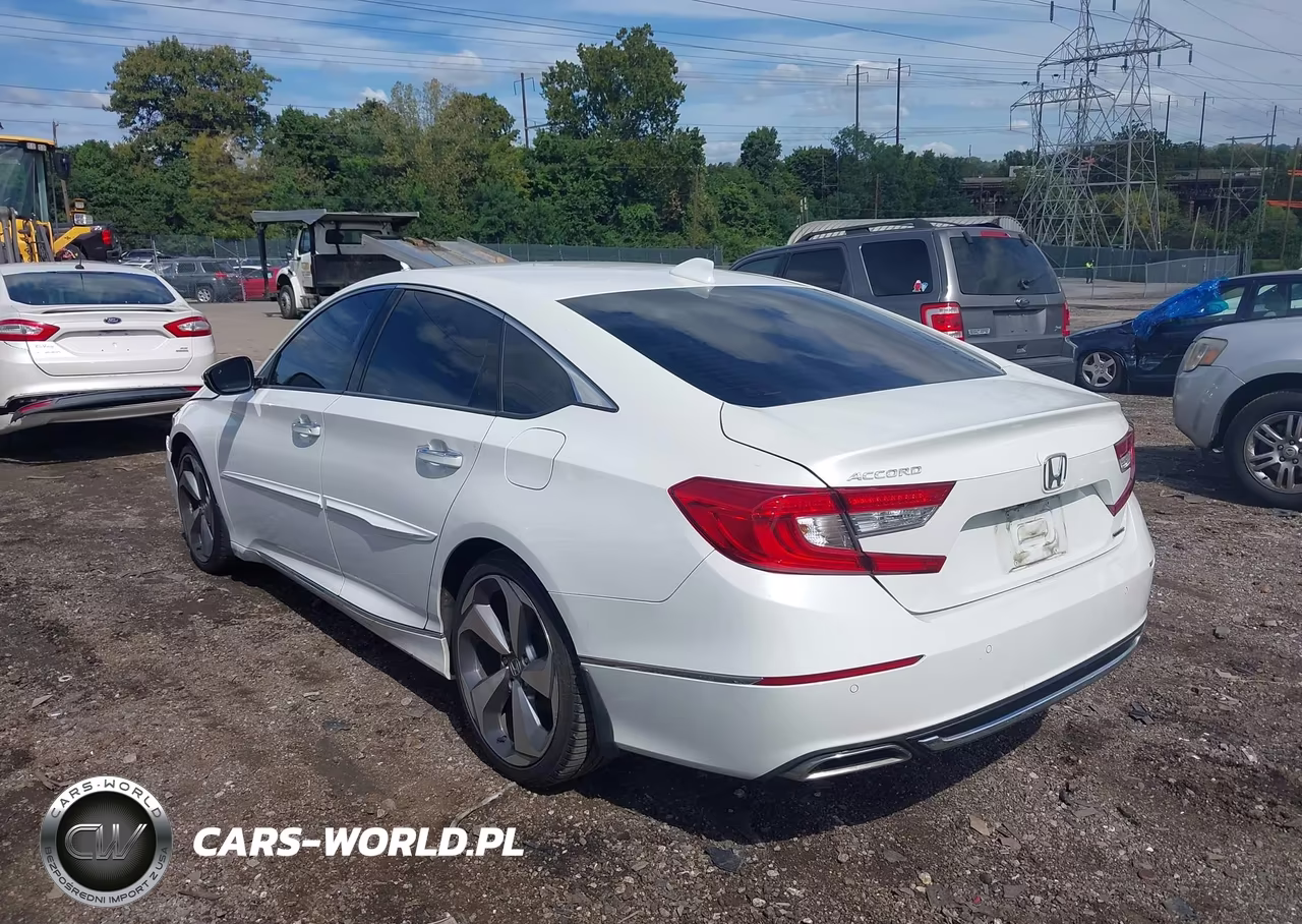 2018 Honda Accord Touring VIN:1HGCV1F96JA047007 - 3
