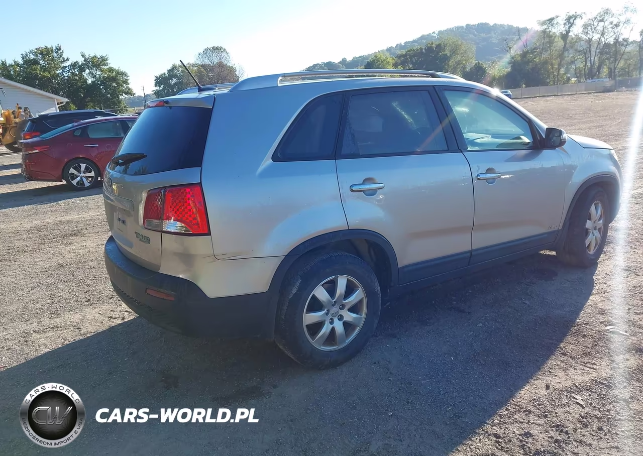 2013 Kia Sorento Lx V6 VIN:5XYKTDA22DG421340 - 4