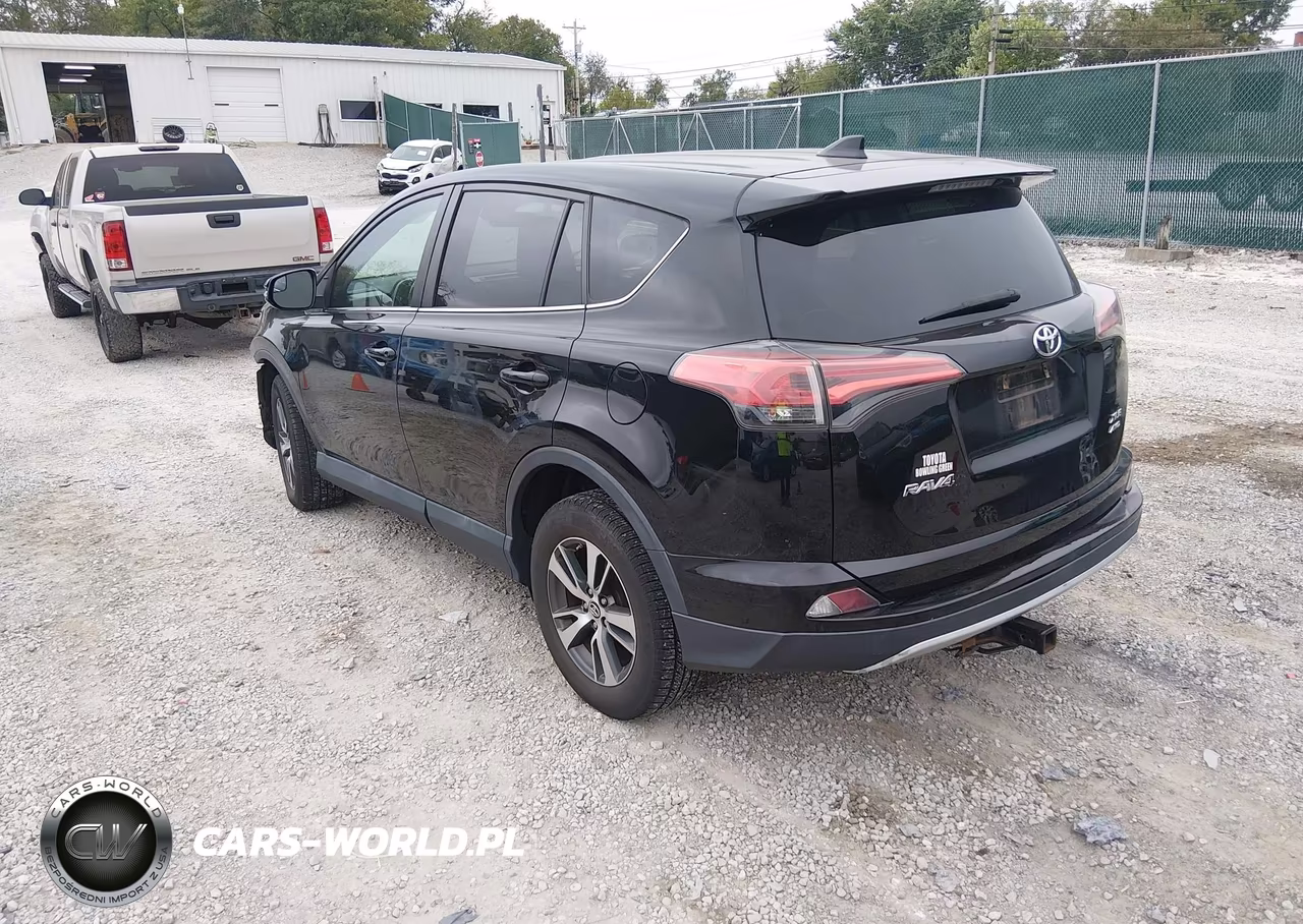 2018 Toyota Rav4 Xle VIN:2T3RFREV7JW706037 - 3