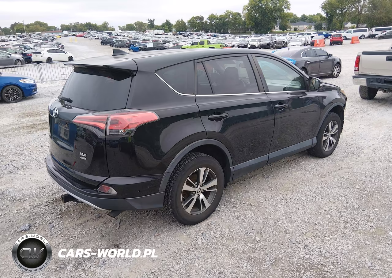 2018 Toyota Rav4 Xle VIN:2T3RFREV7JW706037 - 4