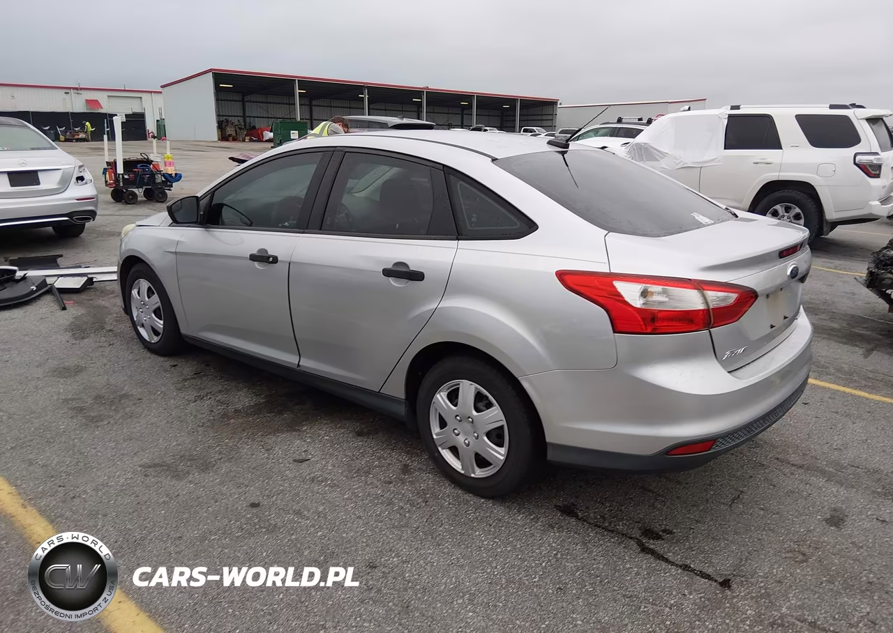 2013 Ford Focus S VIN:1FADP3E29DL249691 - 3