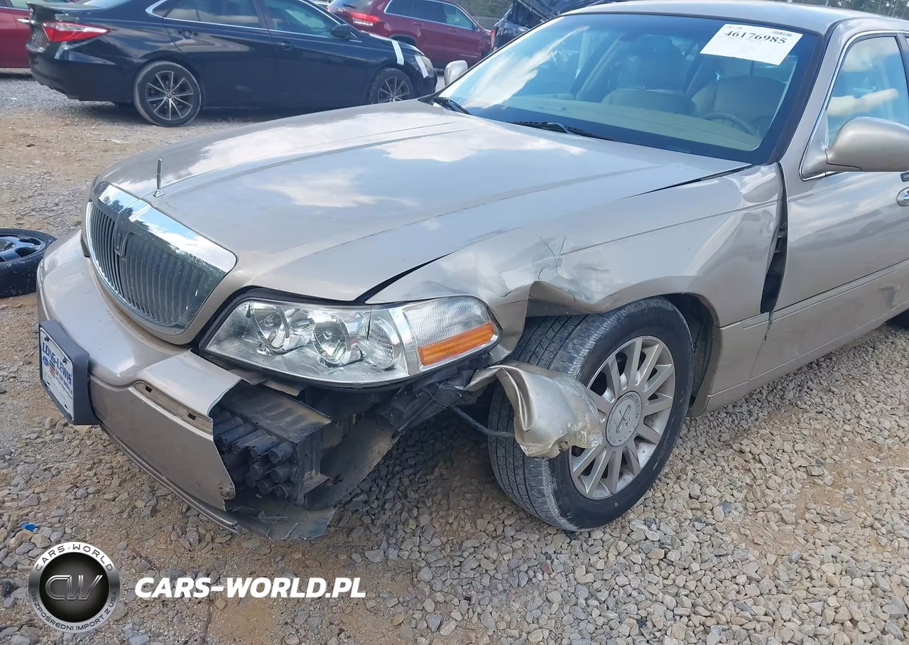2007 Lincoln Town Car Signature VIN:1LNHM81VX7Y639705 - 6