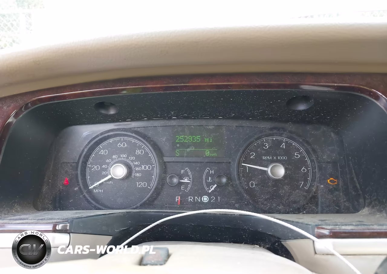 2007 Lincoln Town Car Signature VIN:1LNHM81VX7Y639705 - 7