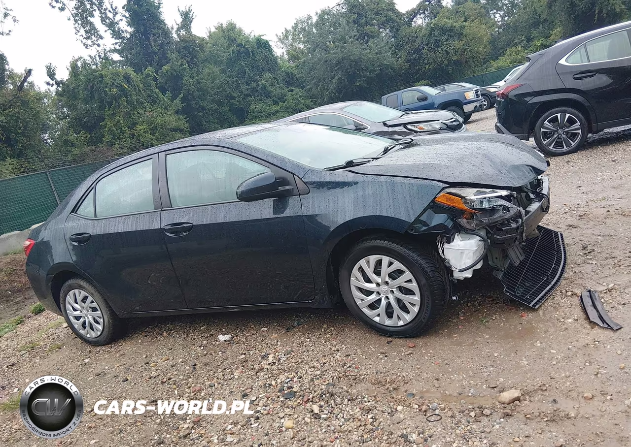 2018 Toyota Corolla Le VIN:5YFBURHEXJP818313 - 13