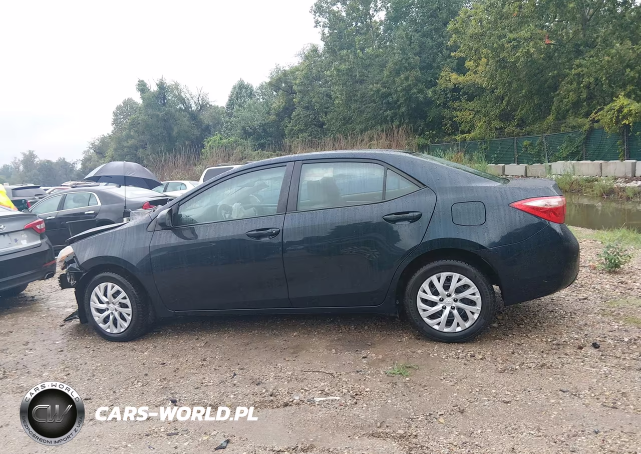 2018 Toyota Corolla Le VIN:5YFBURHEXJP818313 - 14