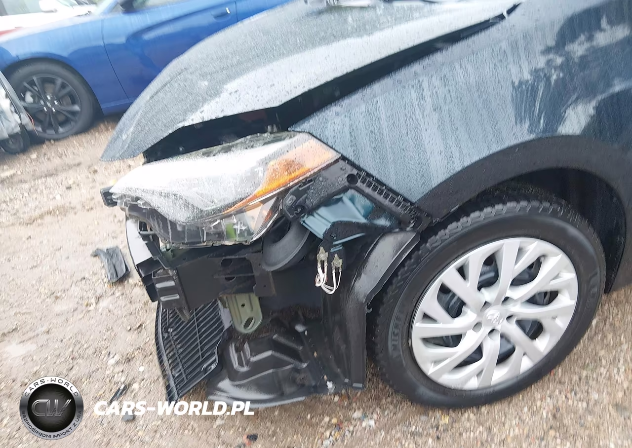 2018 Toyota Corolla Le VIN:5YFBURHEXJP818313 - 19