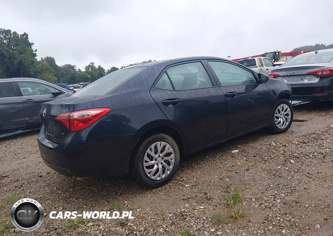 2018 Toyota Corolla Le VIN:5YFBURHEXJP818313 - 4