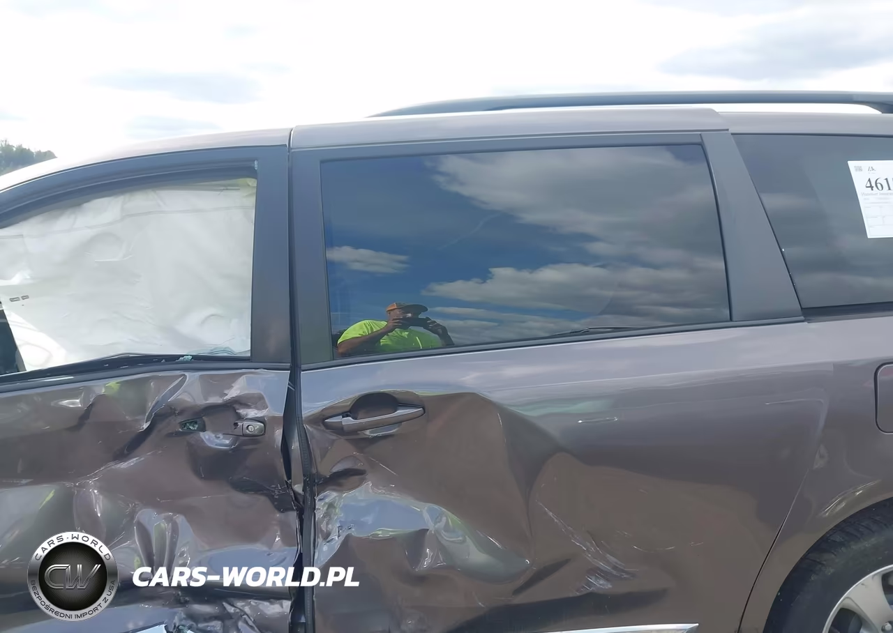 2014 Toyota Sienna Le VIN:5TDKK3DC4ES484171 - 19