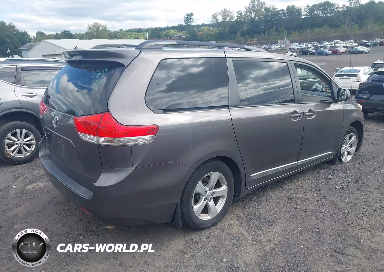 2014 Toyota Sienna Le VIN:5TDKK3DC4ES484171 - 4