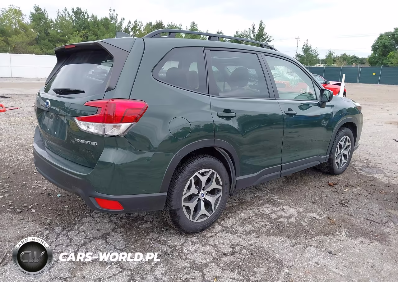 2022 Subaru Forester Premium VIN:JF2SKAEC4NH404392 - 4