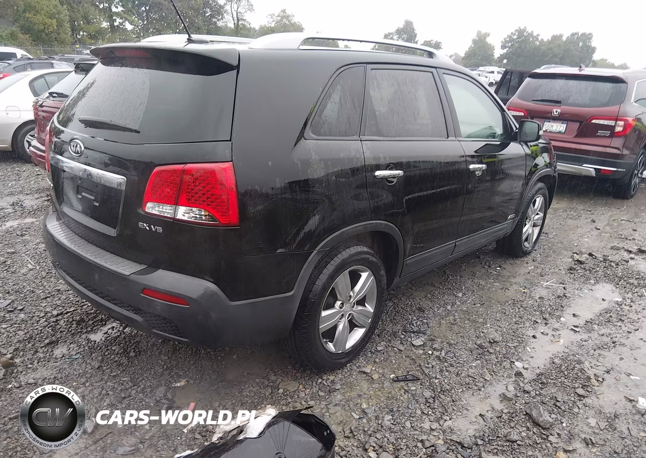 2013 Kia Sorento Ex V6 VIN:5XYKUDA22DG371858 - 4
