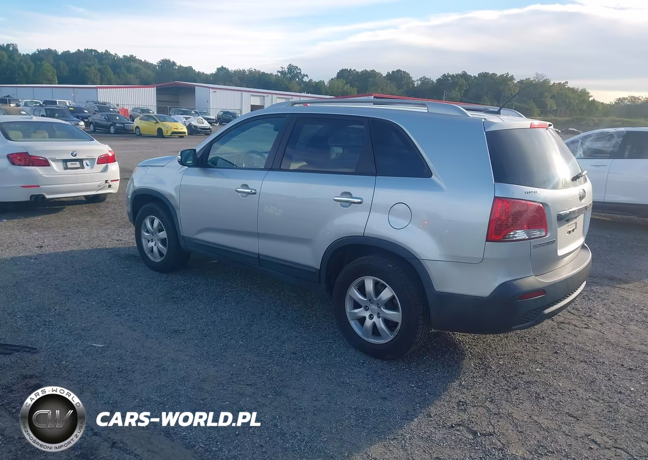 2011 Kia Sorento Lx VIN:5XYKT3A18BG147964 - 3