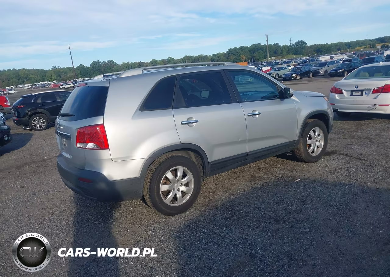2011 Kia Sorento Lx VIN:5XYKT3A18BG147964 - 4