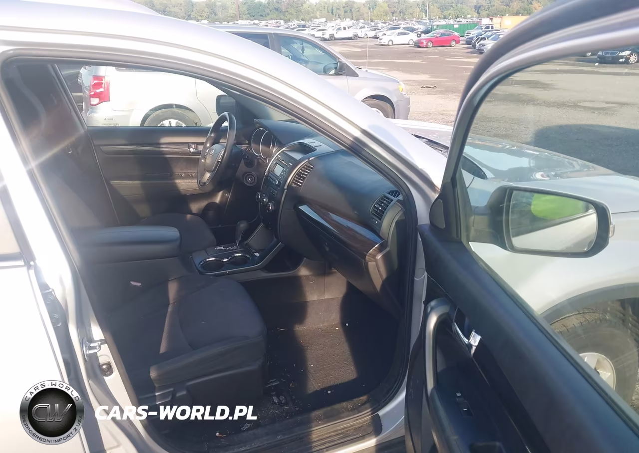 2011 Kia Sorento Lx VIN:5XYKT3A18BG147964 - 5