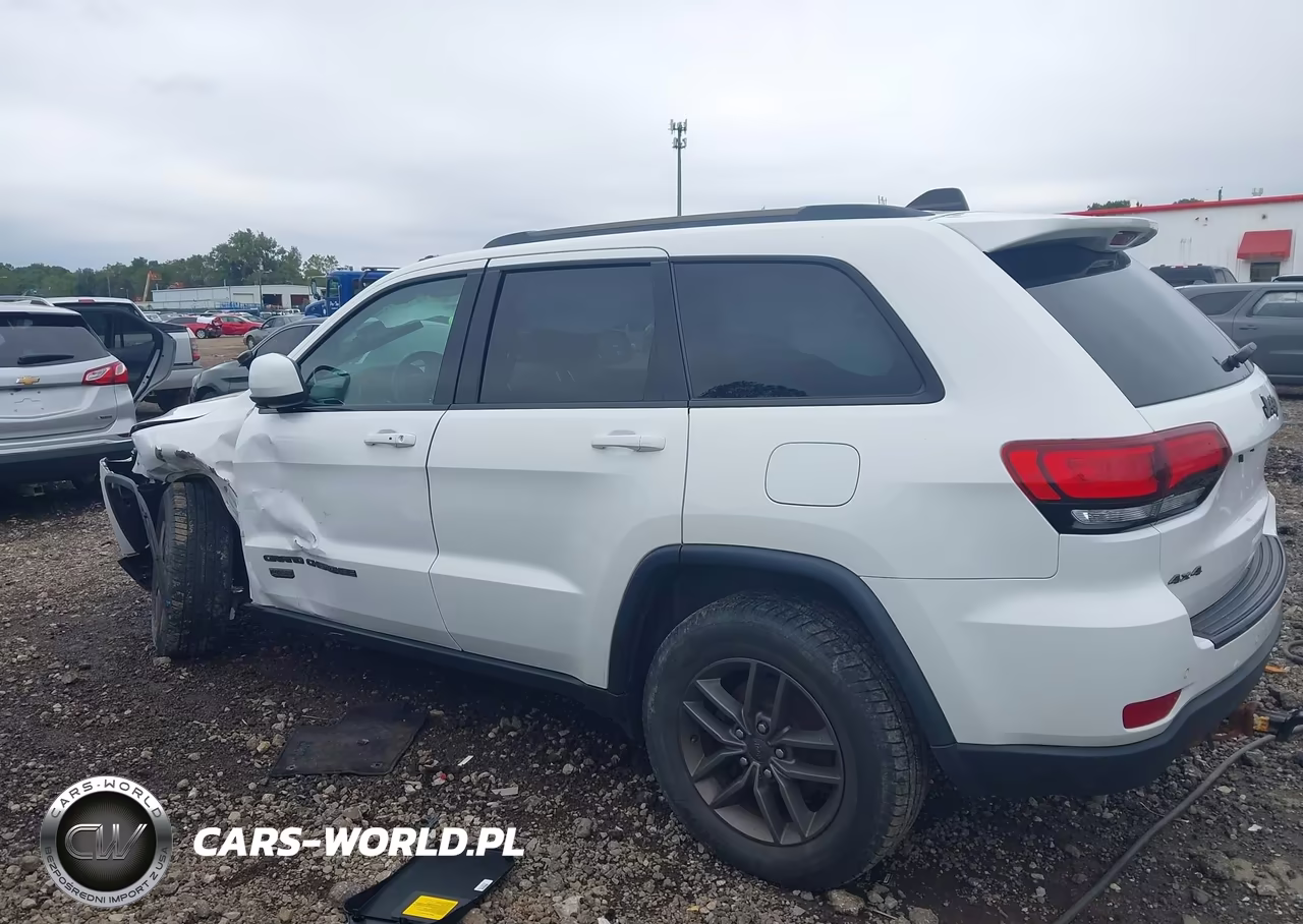 2017 Jeep Grand Cherokee 75Th Anniversary Edition 4X4 VIN:1C4RJFAGXHC628175 - 14
