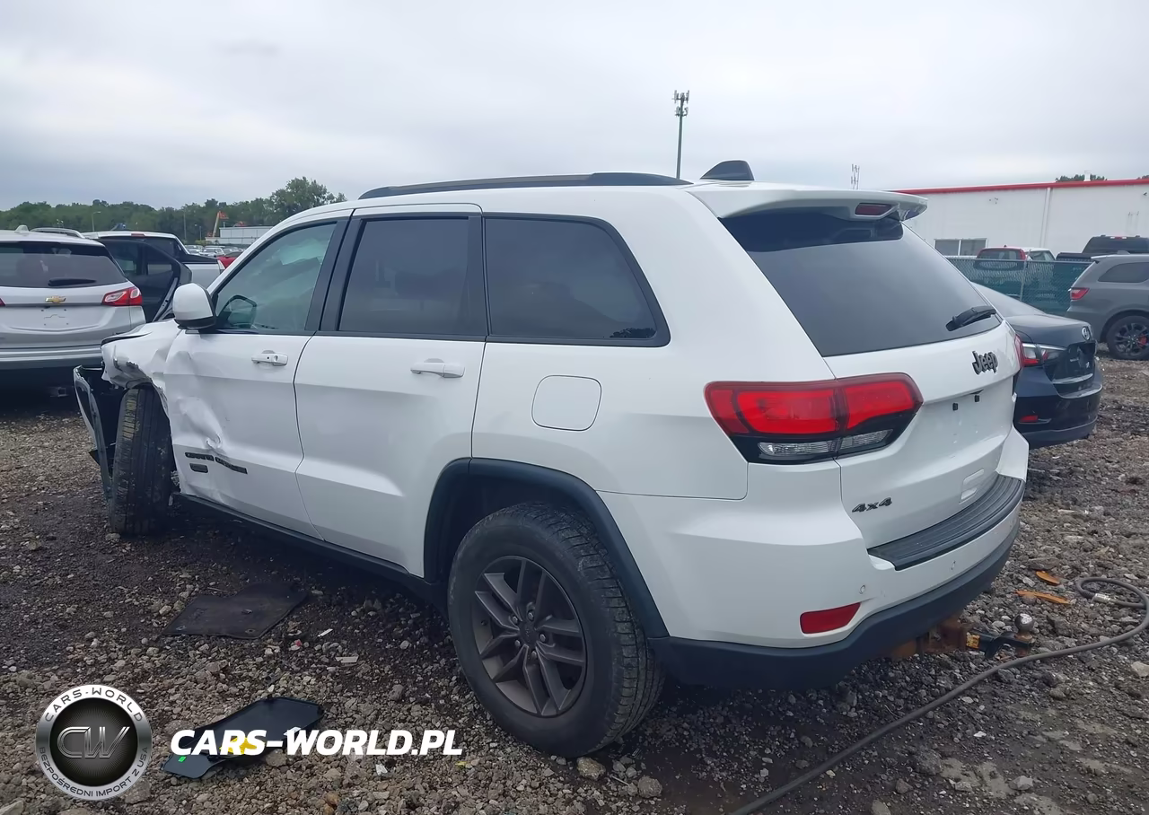 2017 Jeep Grand Cherokee 75Th Anniversary Edition 4X4 VIN:1C4RJFAGXHC628175 - 3