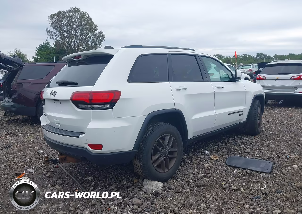 2017 Jeep Grand Cherokee 75Th Anniversary Edition 4X4 VIN:1C4RJFAGXHC628175 - 4