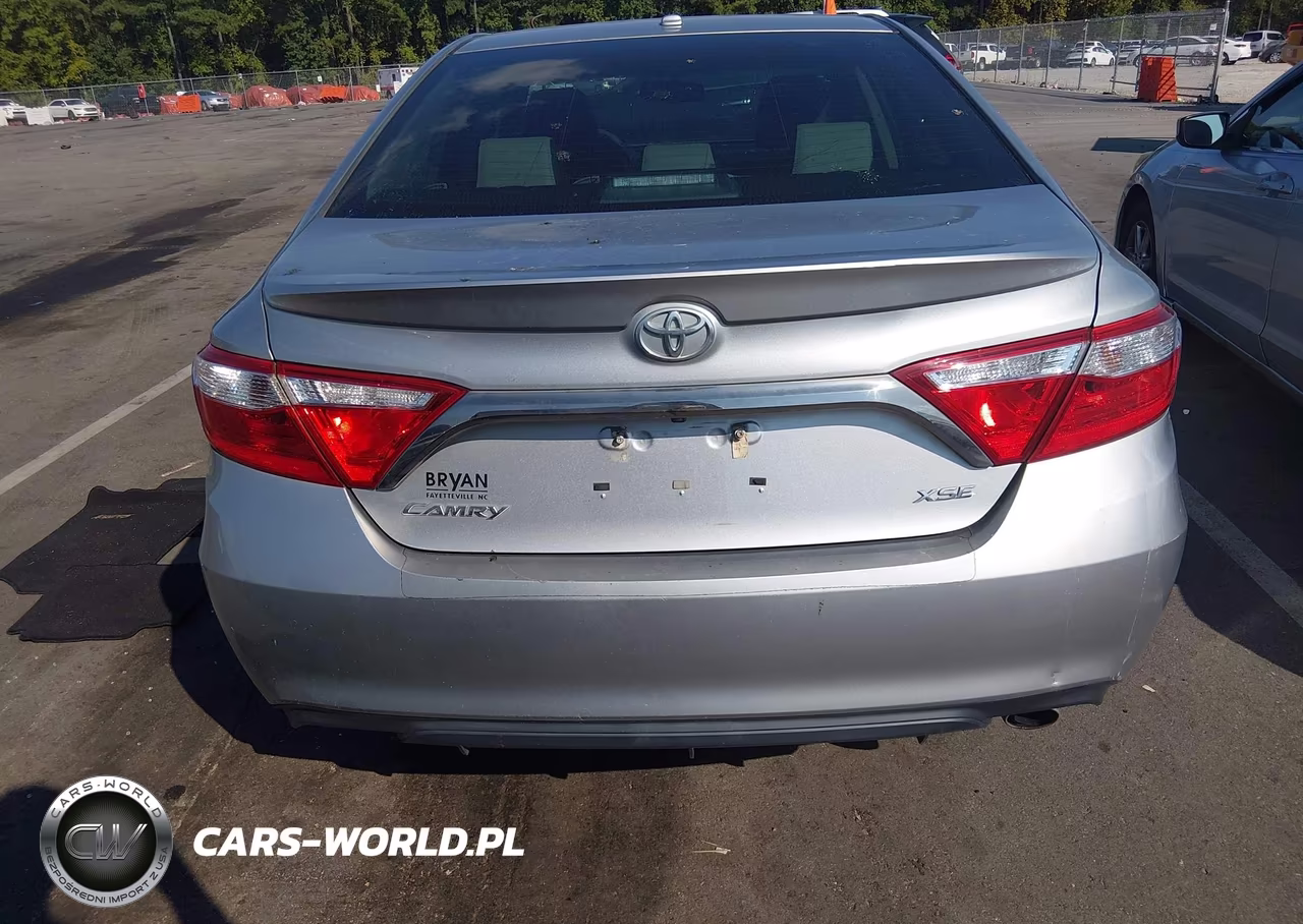 2016 Toyota Camry Xse VIN:4T1BF1FK5GU595688 - 16